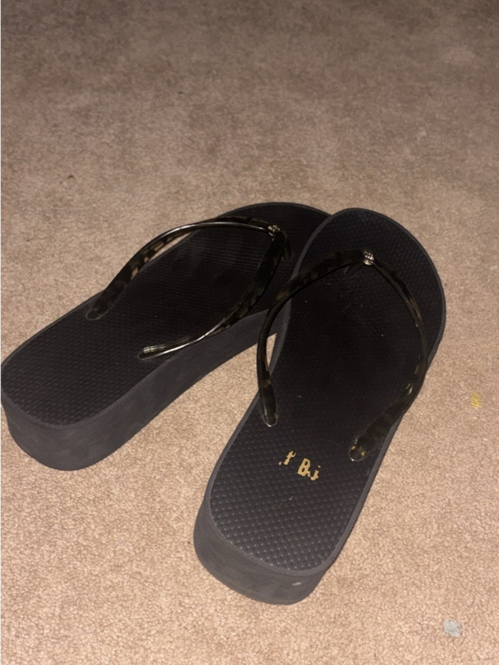 DKNY Black Platform Flip Flop Sandals with Glossy Straps